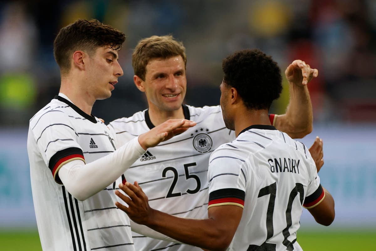 3 cầu thủ của đội tuyển Đức đang vui mừng