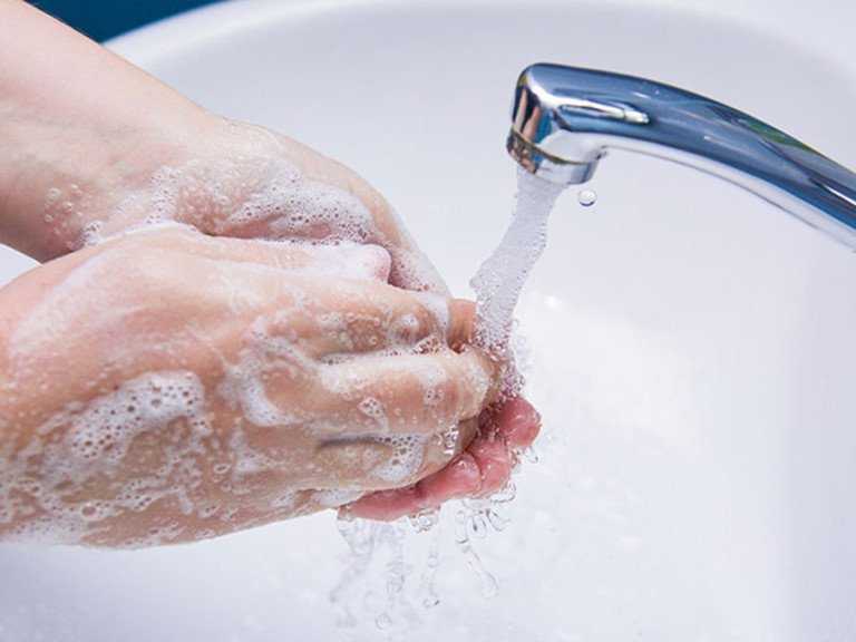 Rửa tay thường xuyên