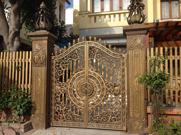Thiết kế cổng phù hợp với phong thủy